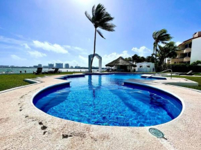 Luxurious Lagoon-Front Apartment in Hotel Zone Tranquility Meets Elegance Near Top Attractions and Beaches